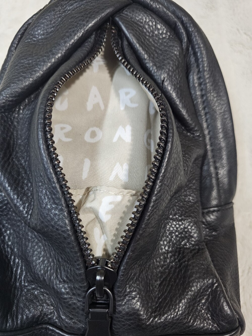 NWT Aimee Kestenberg Black Pebbled Small Crossbody Bag Zip Lined Pockets - Picture 6 of 9